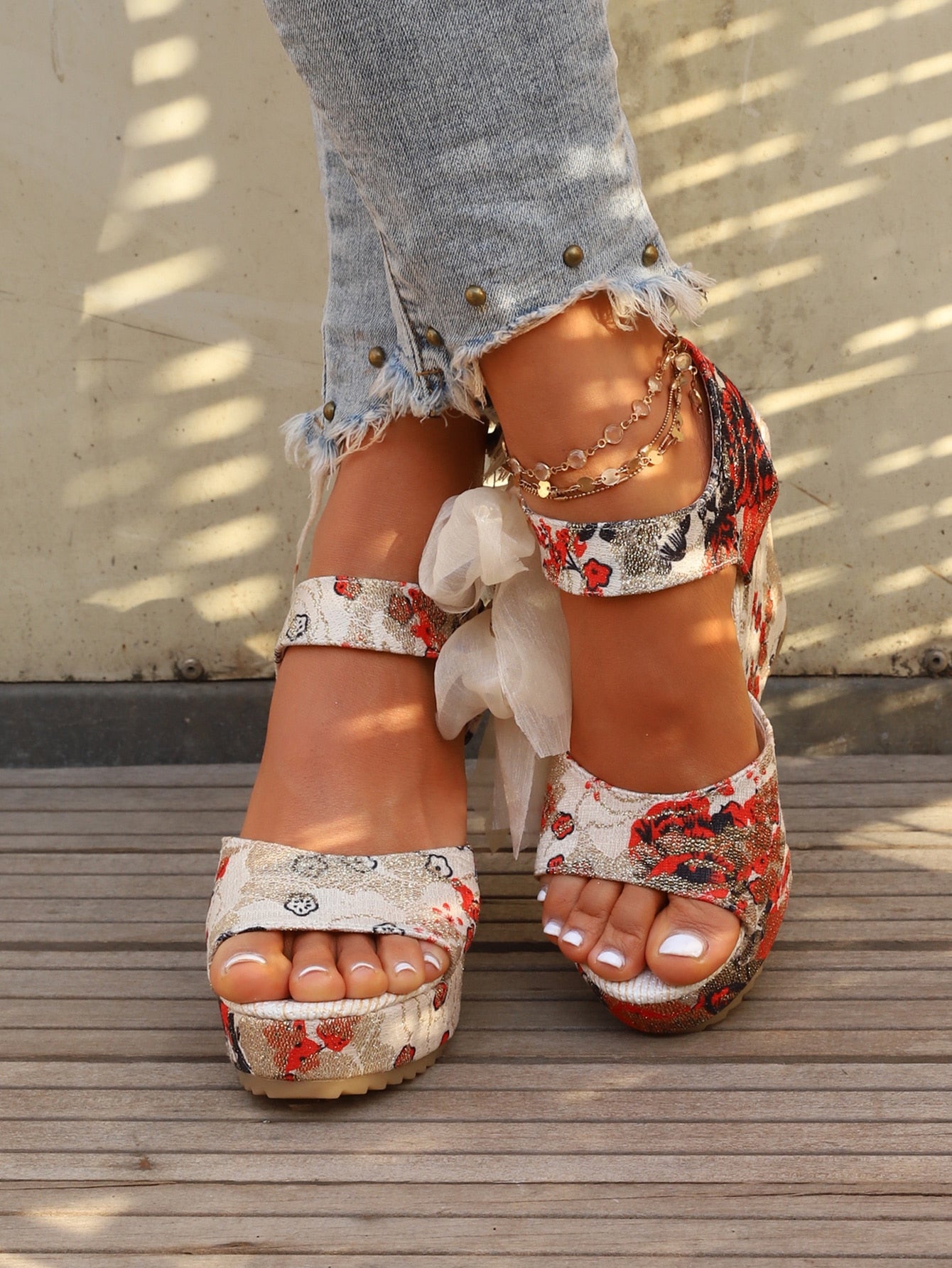 Fahionable  Bow Decor Floral Pattern Bow Decor Ankle Strap Wedge Sandals