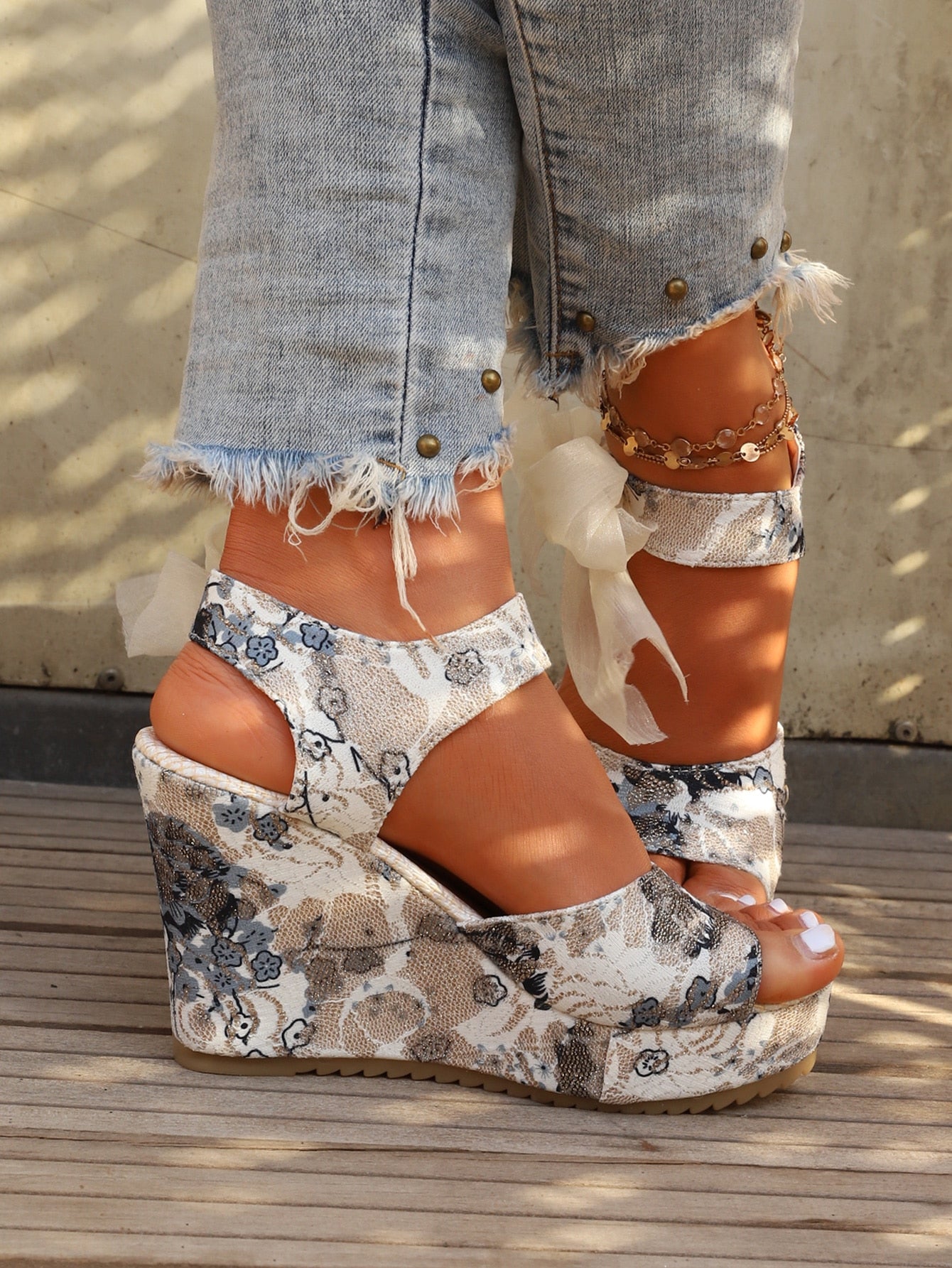 Fahionable  Bow Decor Floral Pattern Bow Decor Ankle Strap Wedge Sandals
