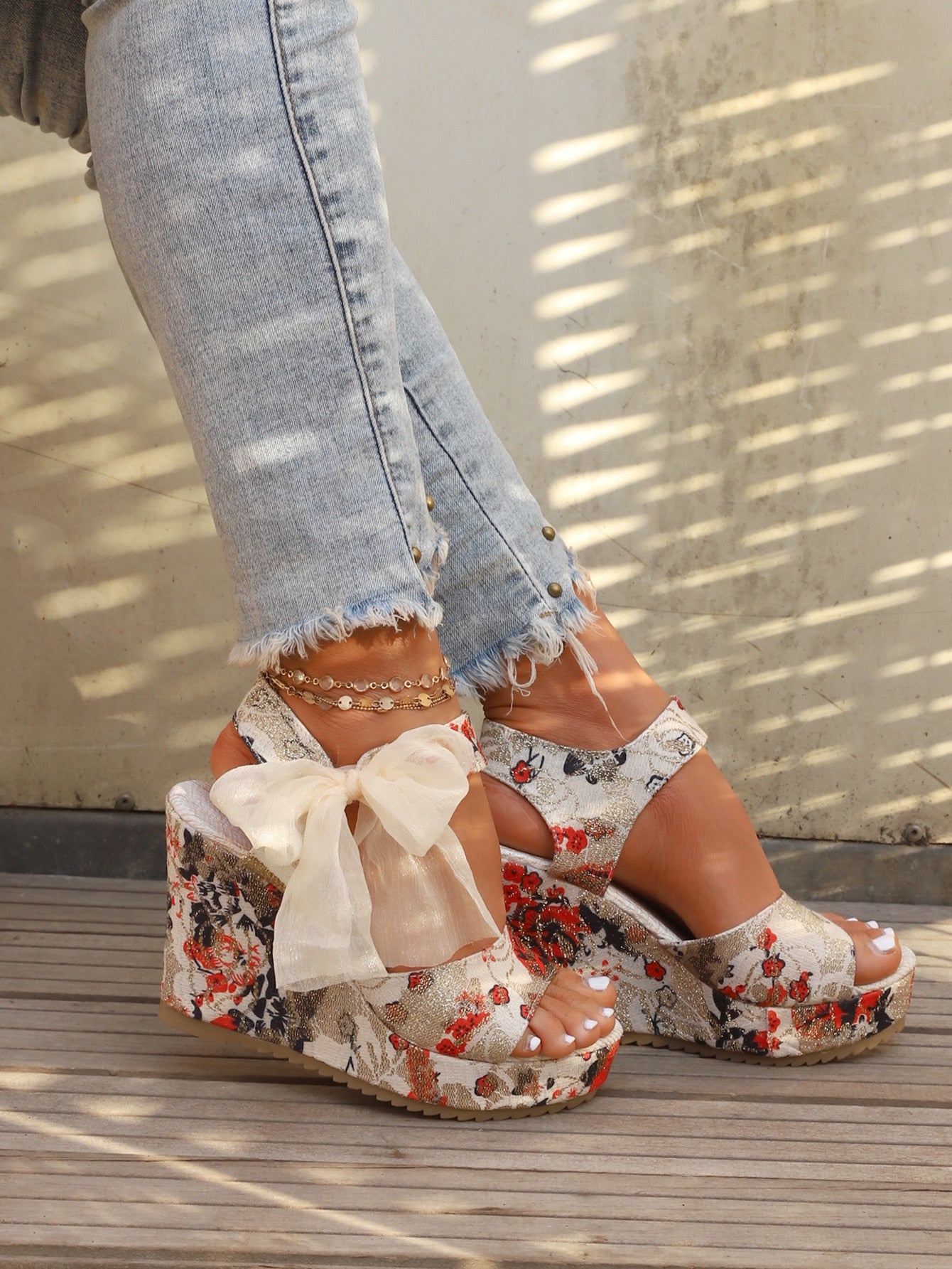 Fahionable  Bow Decor Floral Pattern Bow Decor Ankle Strap Wedge Sandals