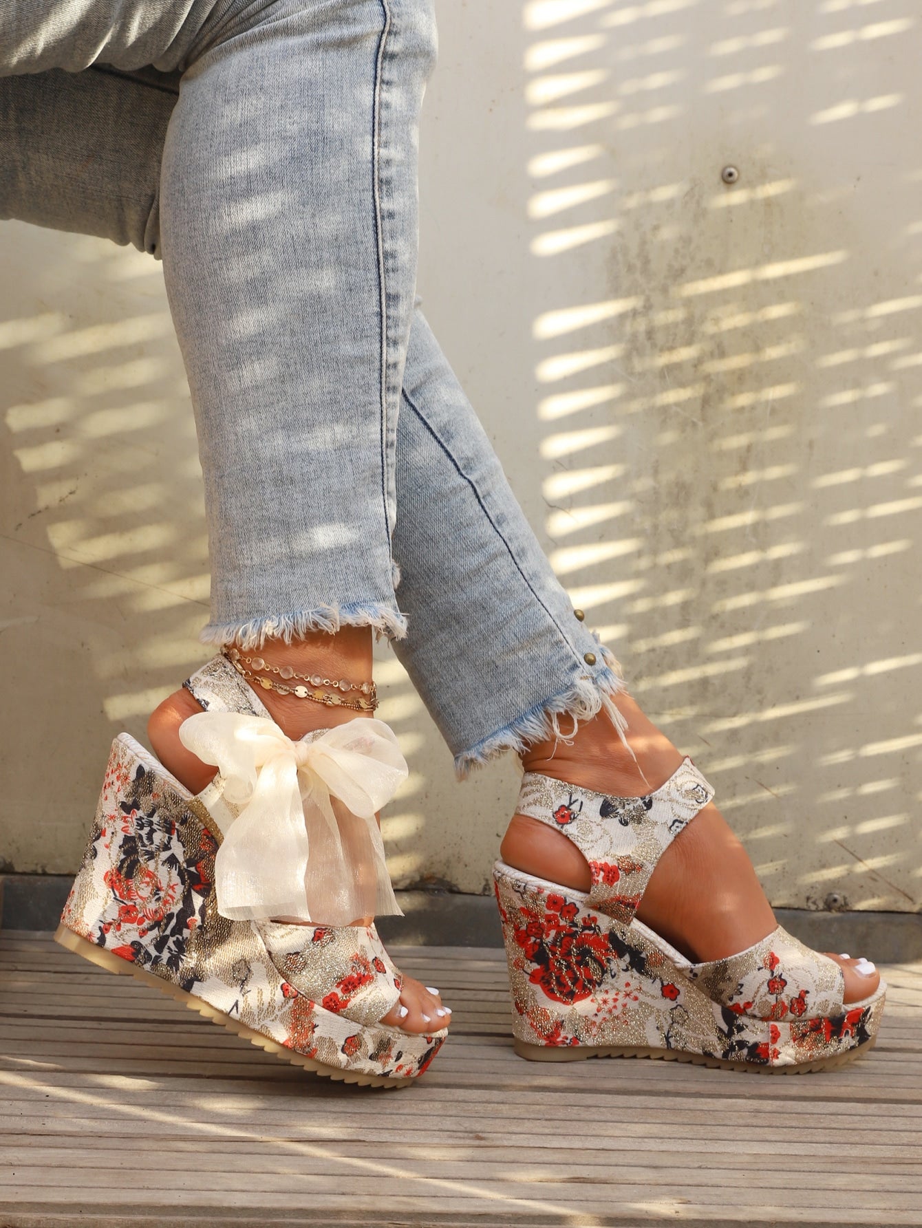 Fahionable  Bow Decor Floral Pattern Bow Decor Ankle Strap Wedge Sandals