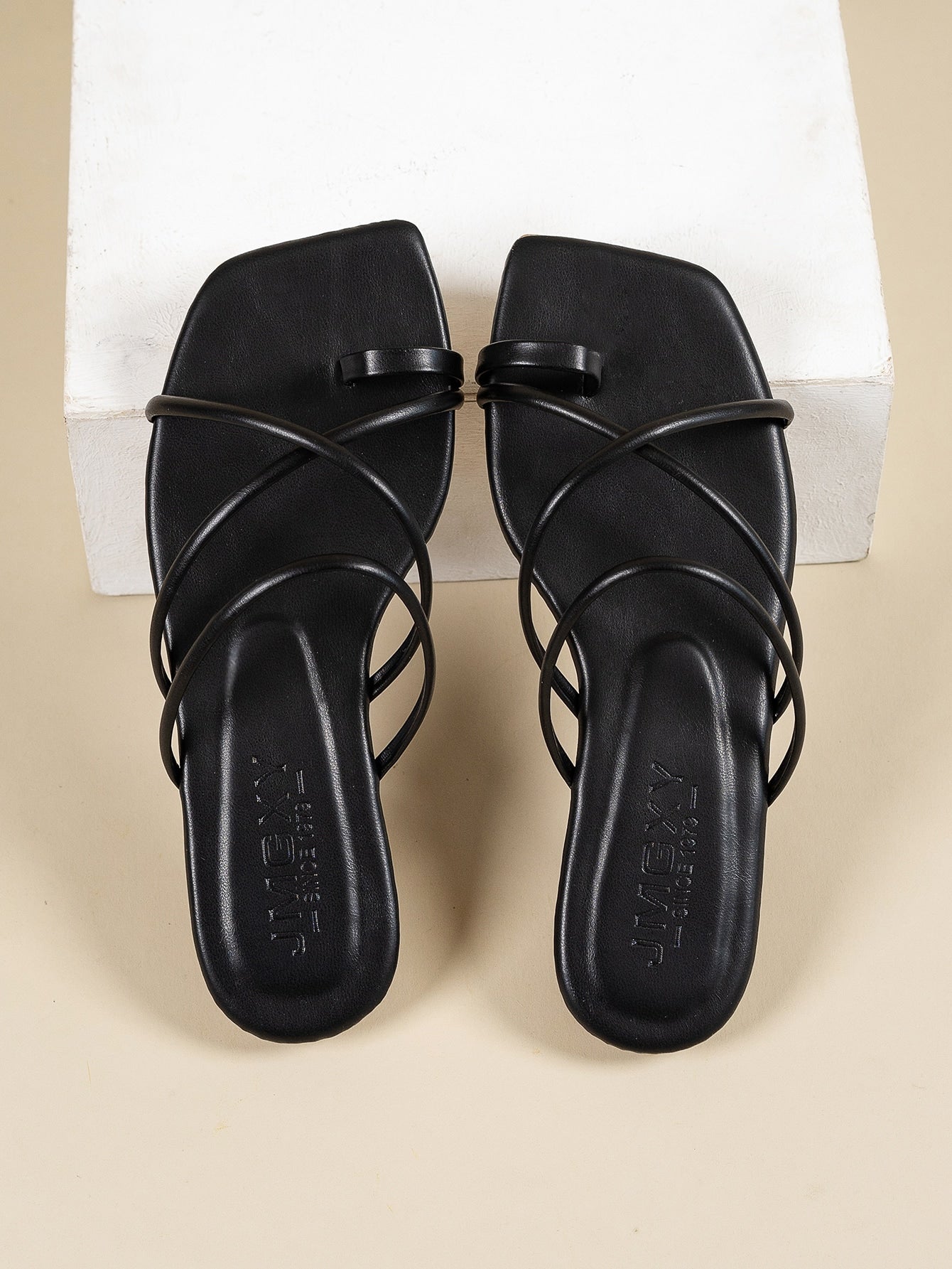 Women Thin Strap Toe Ring Flat Sandals, Fashion Black Thong Sandals