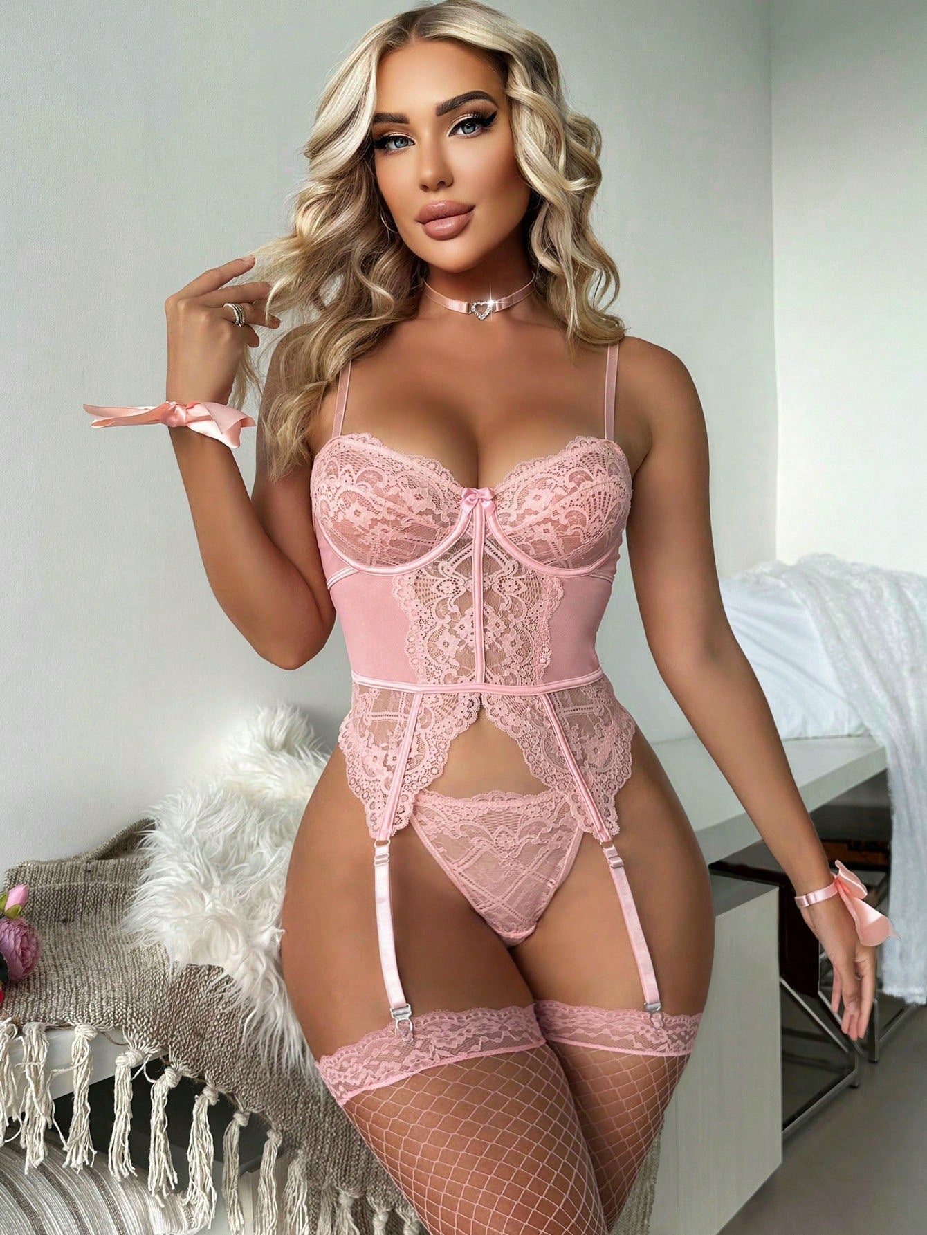 Floral Lace Underwire Garter Bustier Set With 1pair Stocking