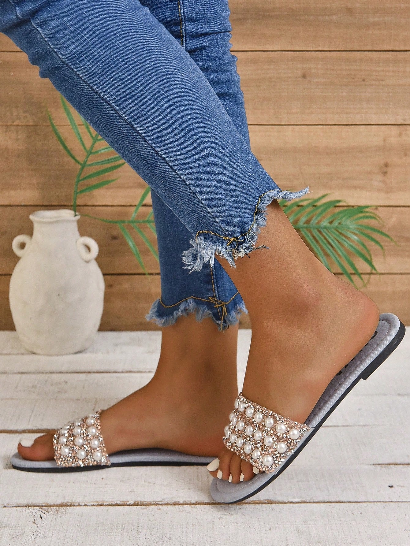 Comfortable Women Flat Sandals, Stylish And Versatile For Outdoor