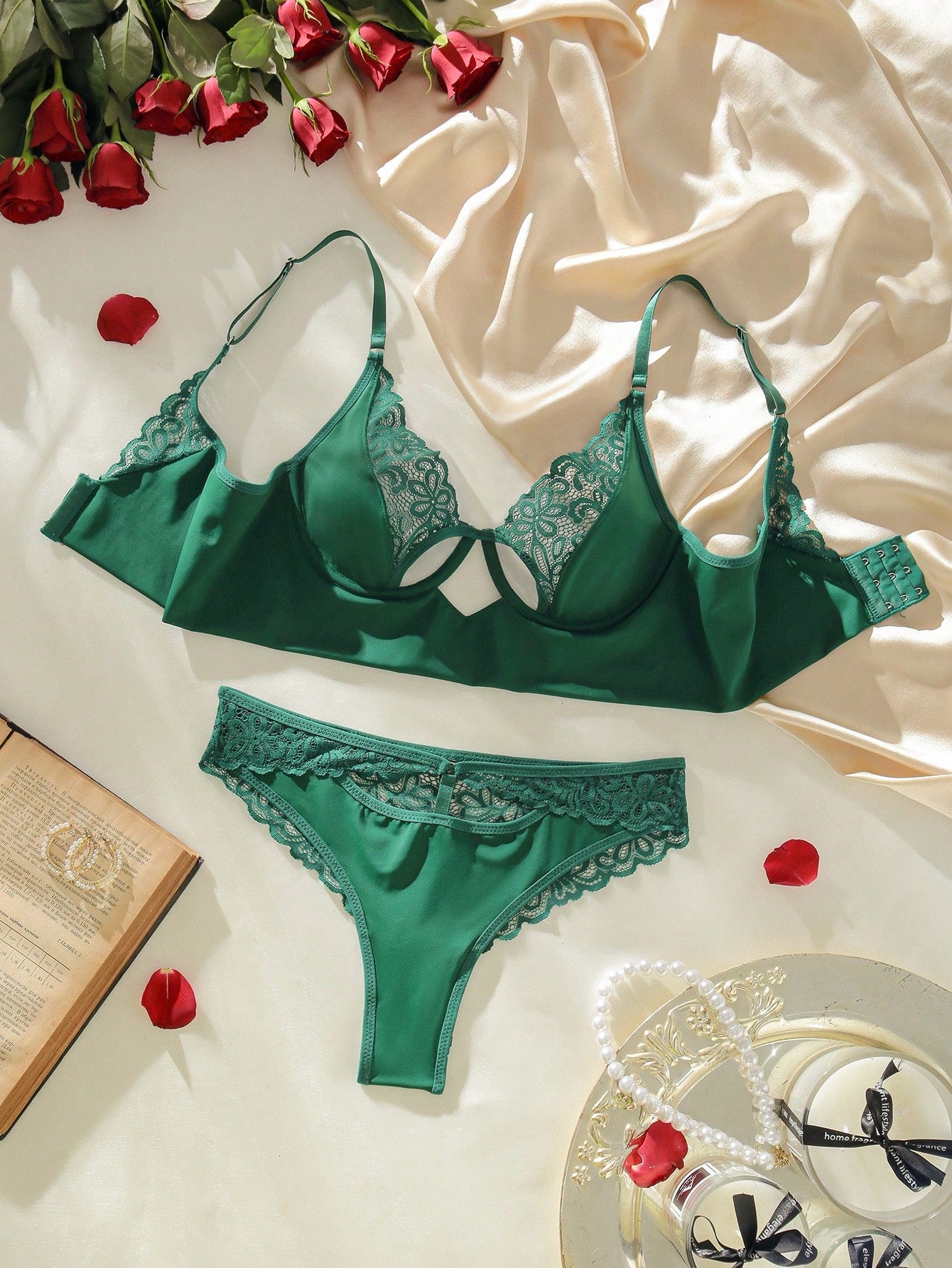 Contrast Lace Underwire Lingerie Set