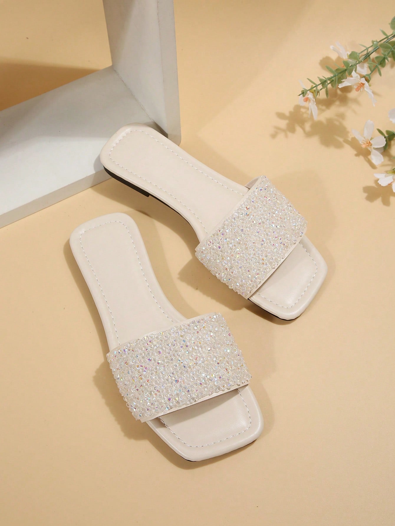 Women's Flat Sandals Plus Size Summer Beach Slippers With Rhinestone Decoration