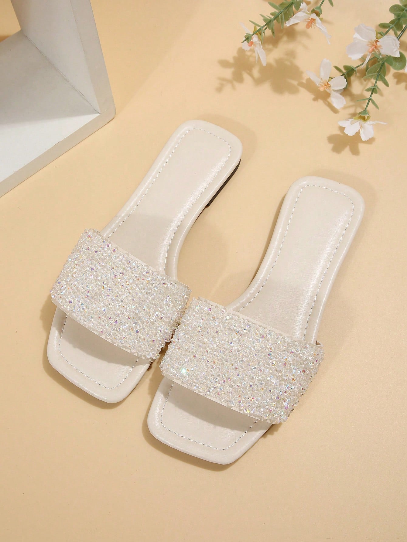 Women's Flat Sandals Plus Size Summer Beach Slippers With Rhinestone Decoration